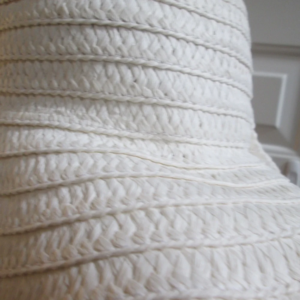 new BETSY JOHNSON white straw hat w/ ribbon - Picture 7 of 13